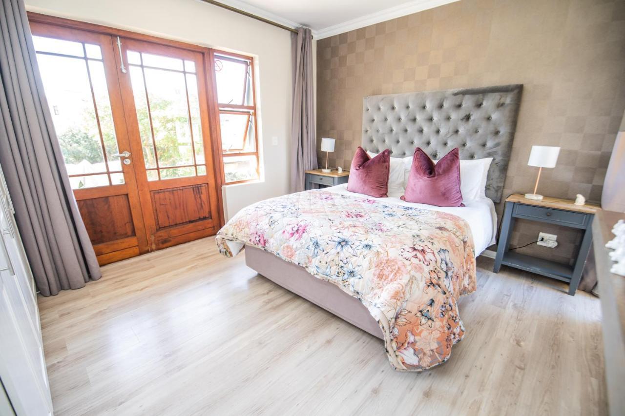 Six Whale Rock Gardens With Back Up Power For Load Shedding Apartment