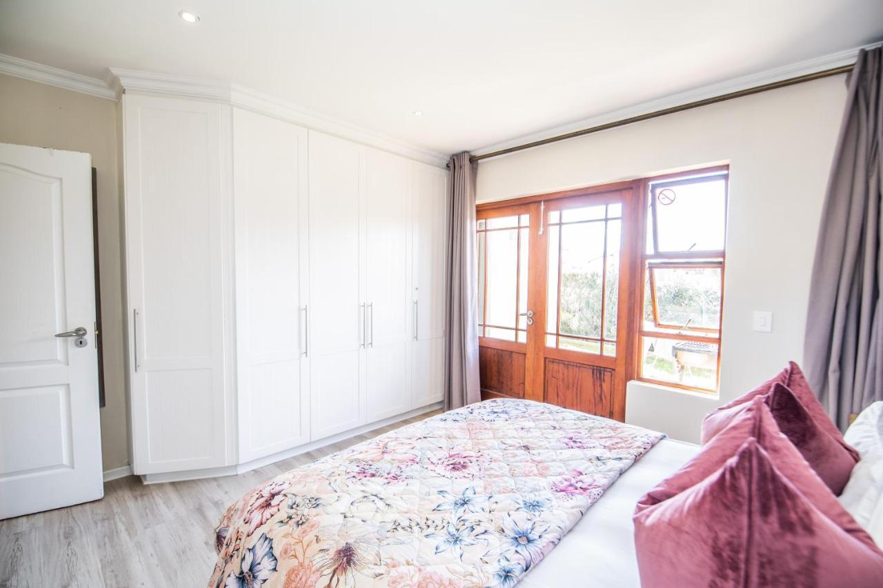 Apartment Six Whale Rock Gardens With Back Up Power For Load Shedding *