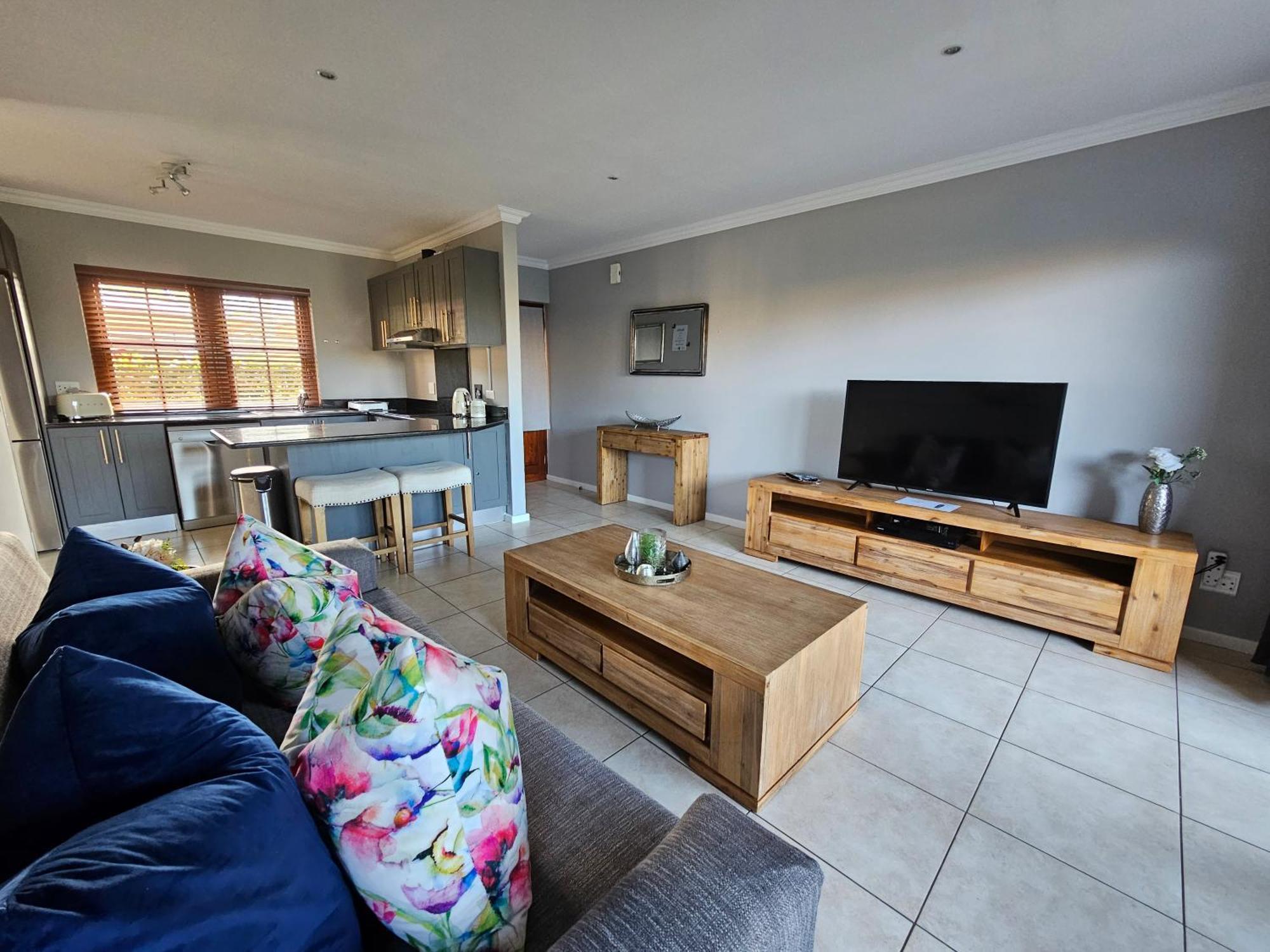 Six Whale Rock Gardens With Back Up Power For Load Shedding Apartment Plettenberg Bay